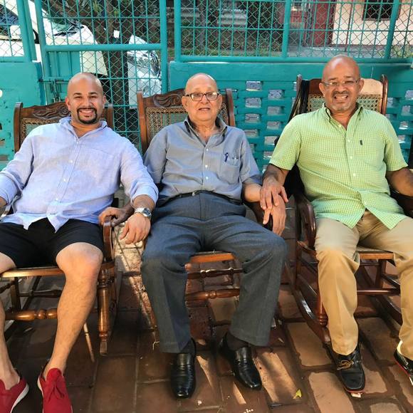 Meet your Posher, Carlos - Picture 1 of 1